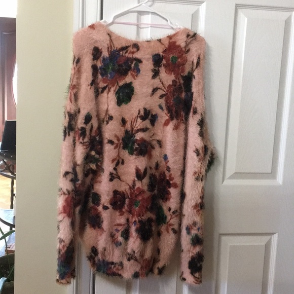 Rose urban outfitters sweater - Picture 2 of 2
